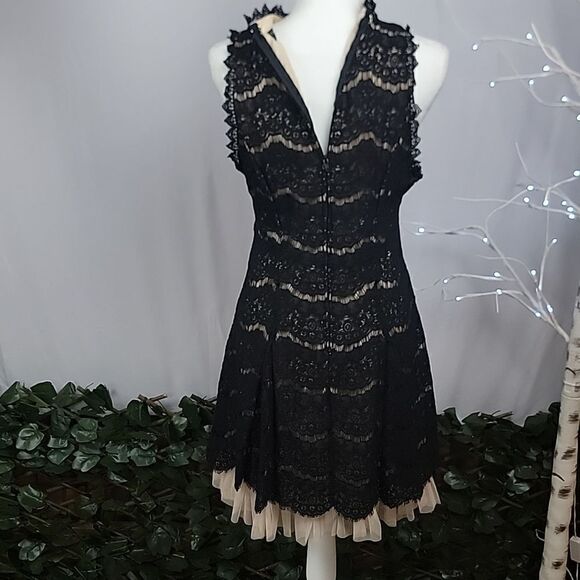 Black Lace and Tulle Sleeveless Dress [SIZE 11]‎ - Picture 4 of 5